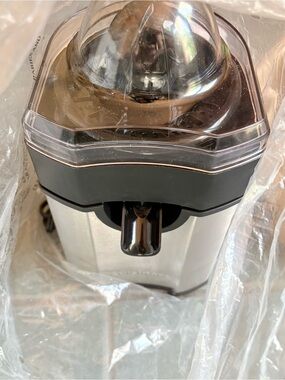 NIB Cuisinart Steel Electric Juicer - Black & Silver